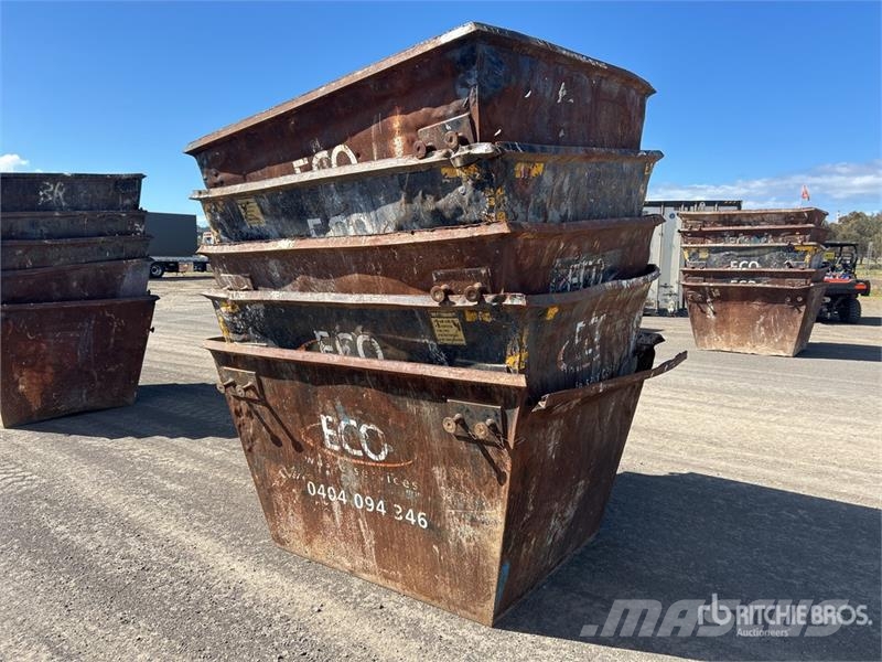  Quantity of (5) 3 m3 Skip Waste Container معدات البناء - غير ذلك