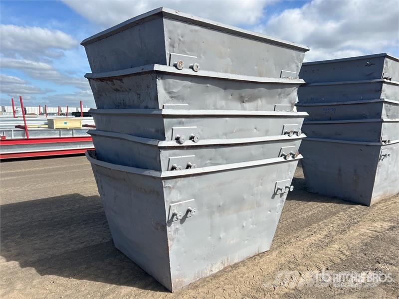  Quantity of (5) 3 m3 Skip Waste Container معدات البناء - غير ذلك