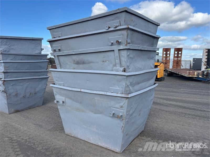  Quantity of (5) 3 m3 Skip Waste Container Muu