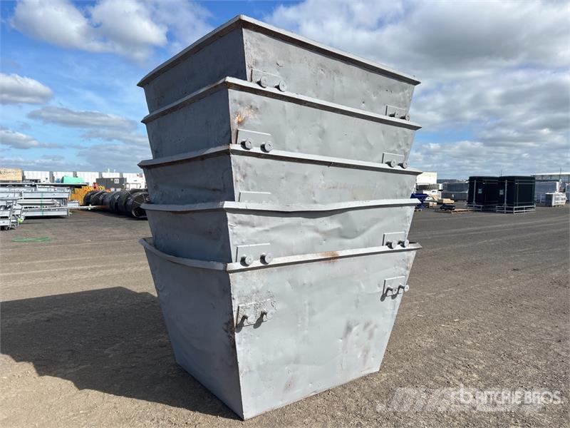  Quantity of (5) 3 m3 Skip Waste Container معدات البناء - غير ذلك