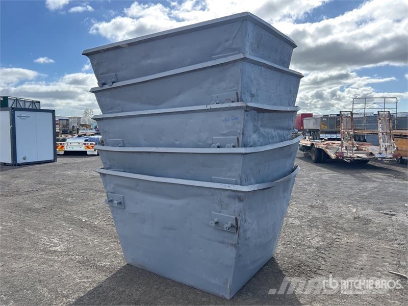  Quantity of (5) 3 m3 Skip Waste Container معدات البناء - غير ذلك
