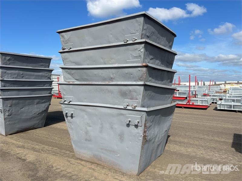  Quantity of (5) 3 m3 Skip Waste Container معدات البناء - غير ذلك