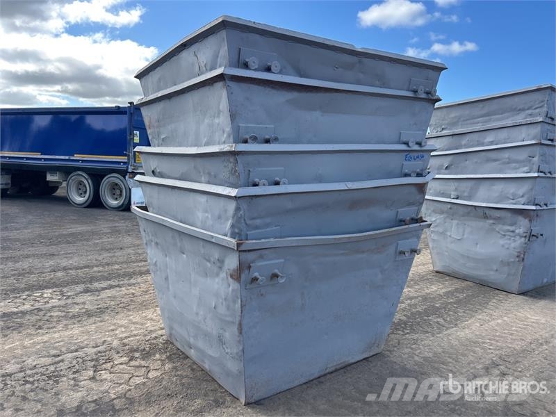  Quantity of (5) 3 m3 Skip Waste Container معدات البناء - غير ذلك