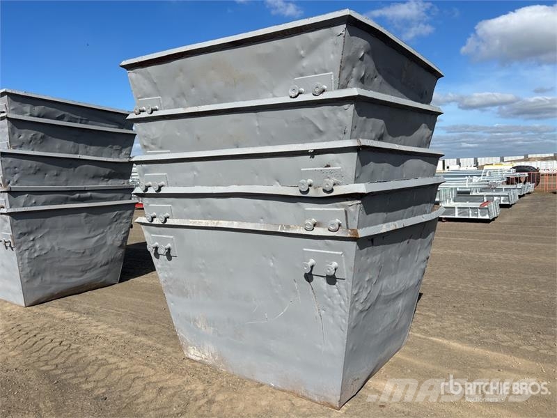  Quantity of (5) 3 m3 Skip Waste Container معدات البناء - غير ذلك