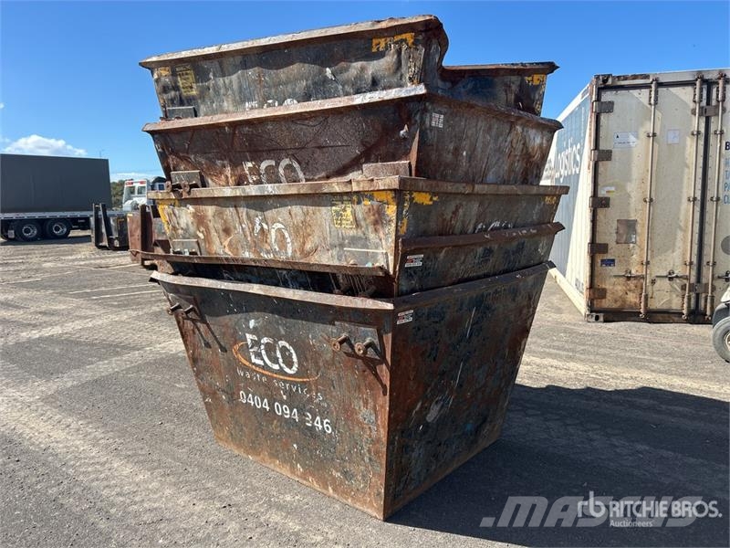  Quantity of (5) 3 m3 Skip Waste Container معدات البناء - غير ذلك
