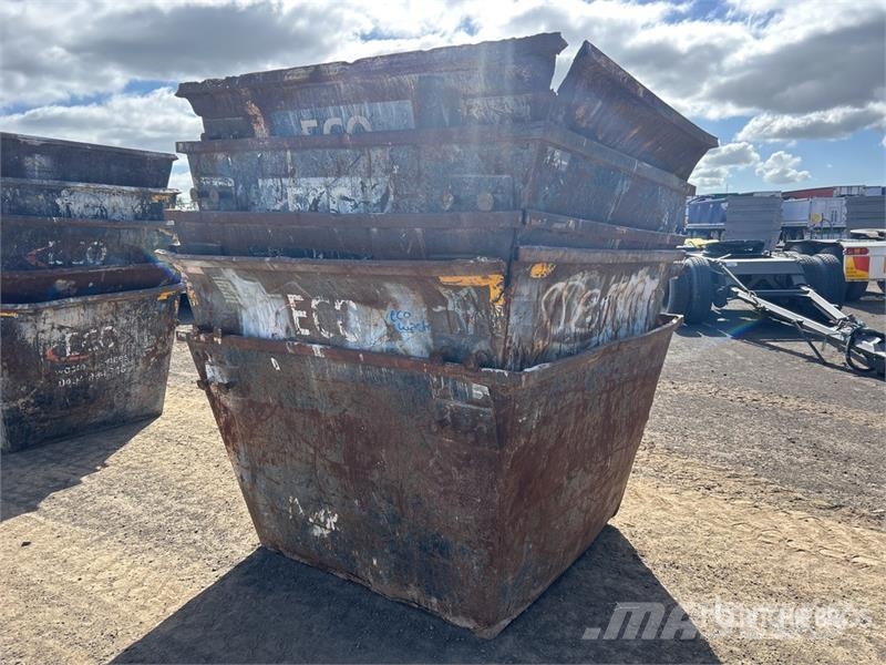  Quantity of (5) 3 m3 Skip Waste Container معدات البناء - غير ذلك