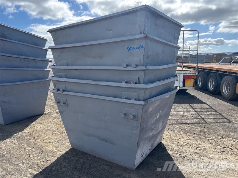  Quantity of (5) 3 m3 Skip Waste Container معدات البناء - غير ذلك