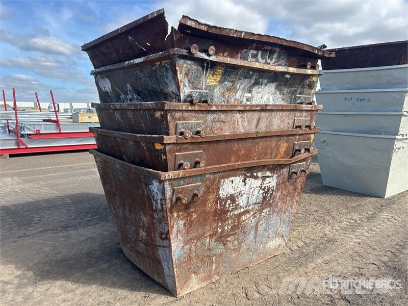  Quantity of (5) 3 m3 Skip Waste Container معدات البناء - غير ذلك