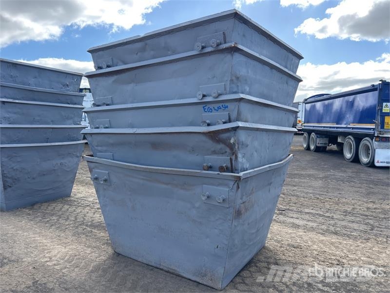  Quantity of (5) 3 m3 Skip Waste Container معدات البناء - غير ذلك
