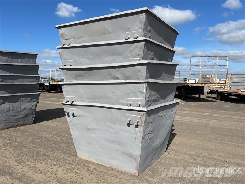  Quantity of (5) 3 m3 Skip Waste Container معدات البناء - غير ذلك