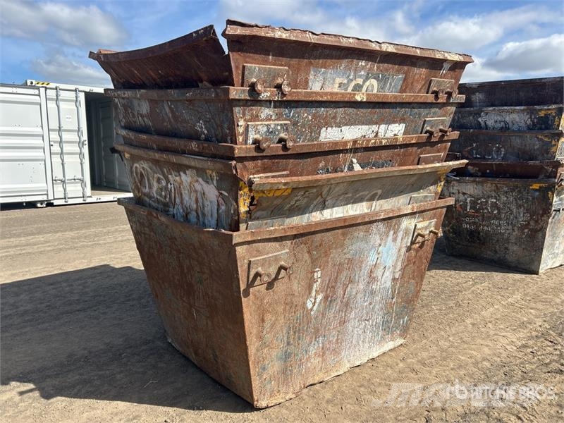  Quantity of (5) 3 m3 Skip Waste Container معدات البناء - غير ذلك