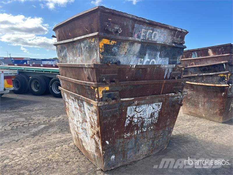  Quantity of (5) 3 m3 Skip Waste Container معدات البناء - غير ذلك