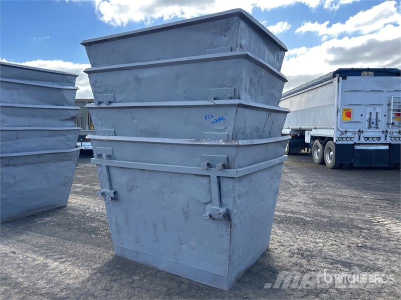  Quantity of (5) 3 m3 Skip Waste Container معدات البناء - غير ذلك