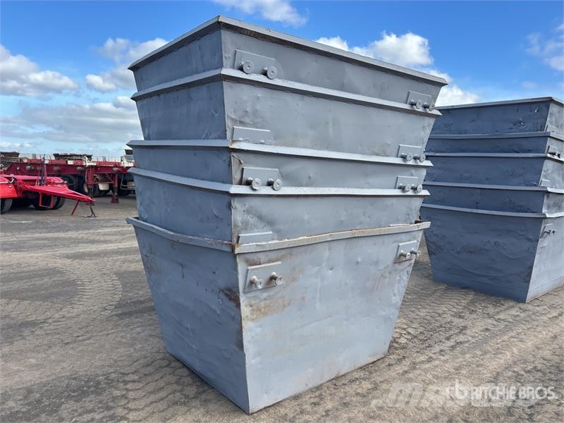  Quantity of (5) 3 m3 Skip Waste Container معدات البناء - غير ذلك