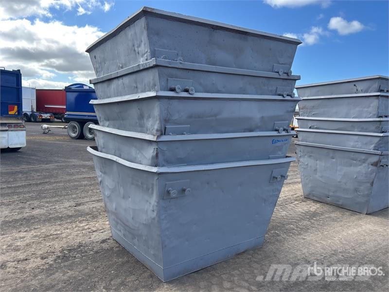 Quantity of (5) 3 m3 Skip Waste Container Costruzioni - Altro
