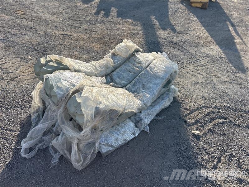 Quantity of (6) 220 mm Non Marking Tracks (Unused) Other components