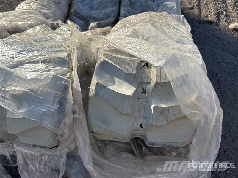 Quantity of (6) 220 mm Non Marking Tracks (Unused) Other components