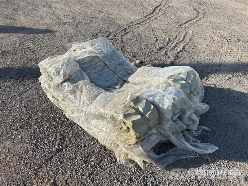 Quantity of (6) 220 mm Non Marking Tracks (Unused) Other components