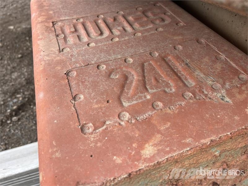 Quantity of (6) Concrete Railway Sleepers Інші причепи