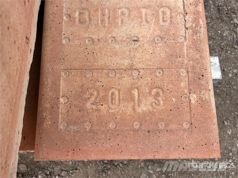 Quantity of (6) Concrete Railway Sleepers Інші причепи
