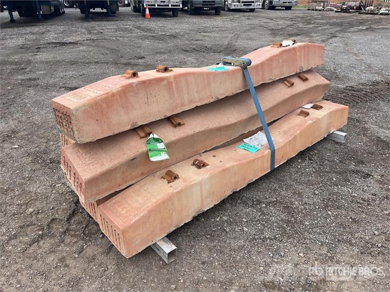 Quantity of (6) Concrete Railway Sleepers Інші причепи