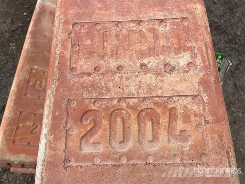 Quantity of (6) Concrete Railway Sleepers Інші причепи