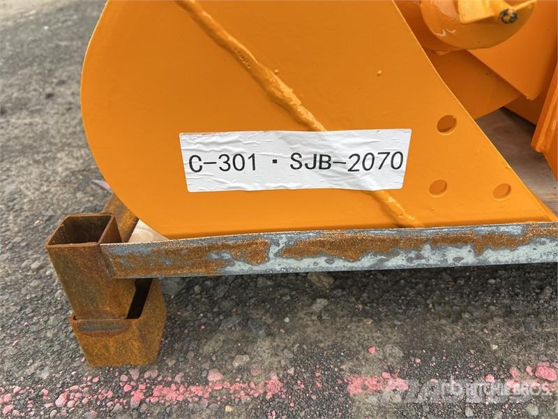 Quantity of (8) GIYI Cat 301 GYA-8 Mini Excavator Other components