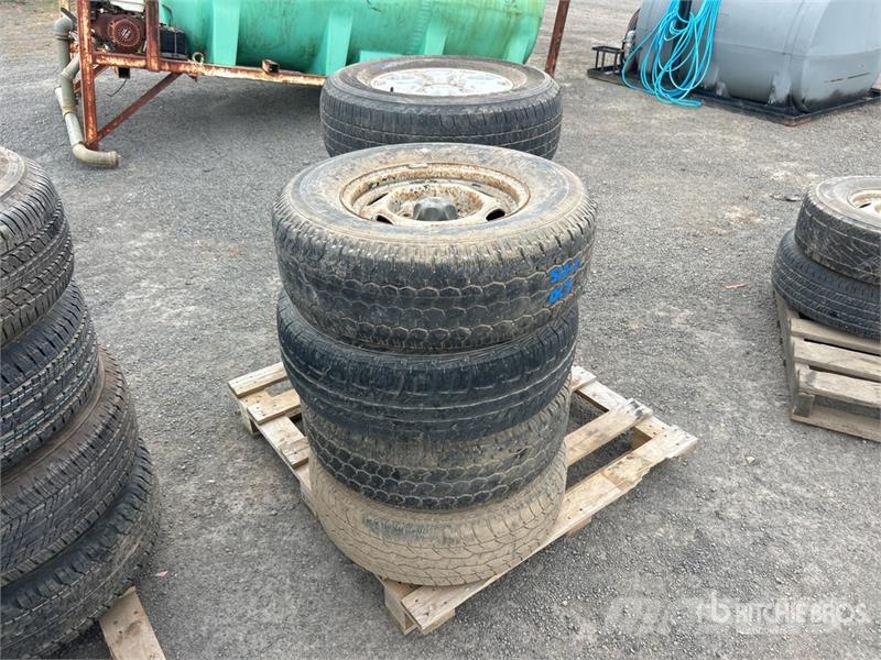 Quantity of (8) Tires Gume, kotači i naplatci