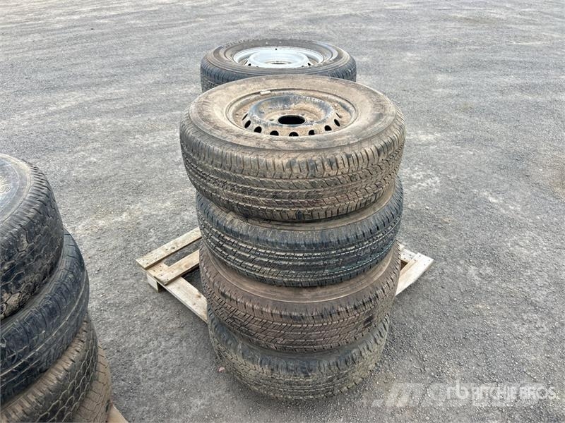  Quantity of (8) Tires Gume, kotači i naplatci
