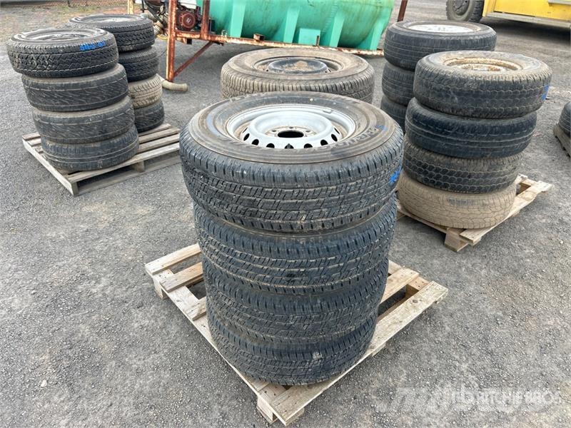 Quantity of 8 Tyres Tyres, wheels and rims