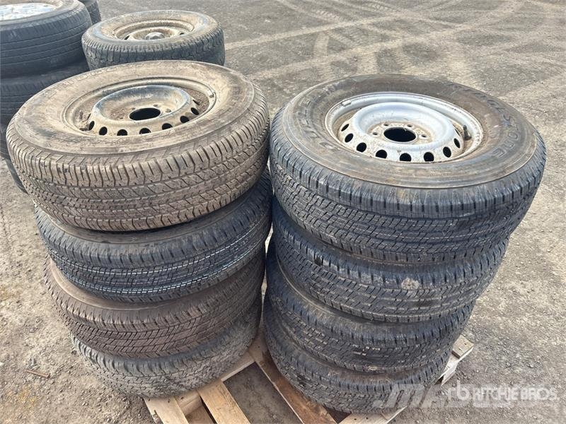  Quantity of 8 Tyres Other components