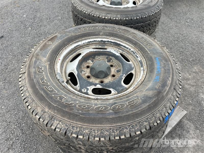 Quantity of 8 Tyres Tyres, wheels and rims