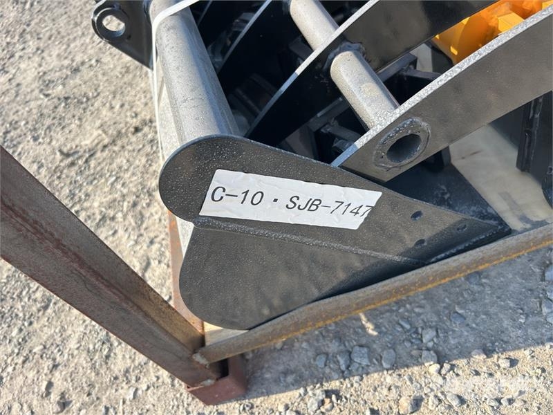 Quantity of (8) VICSEC VCA-8 Mini Excavator Attac Компоненты строительной техники