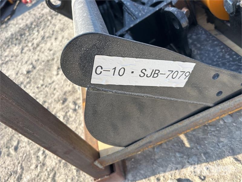 Quantity of (8) VICSEC VCA-8 Mini Excavator Attac Компоненты строительной техники