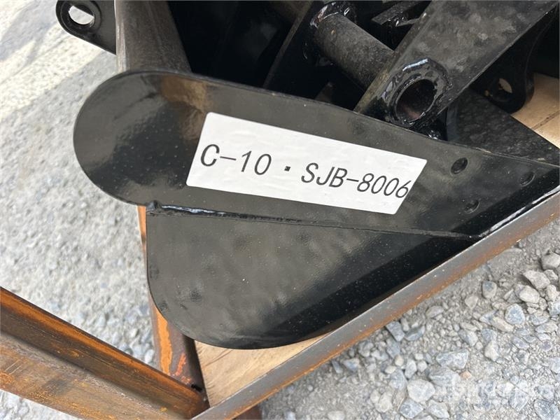Quantity of (8) VICSEC VCA-8 Mini Excavator Attac Drugi deli