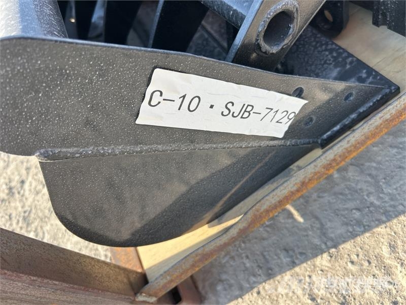 Quantity of (8) VICSEC VCA-8 Mini Excavator Attac Компоненты строительной техники
