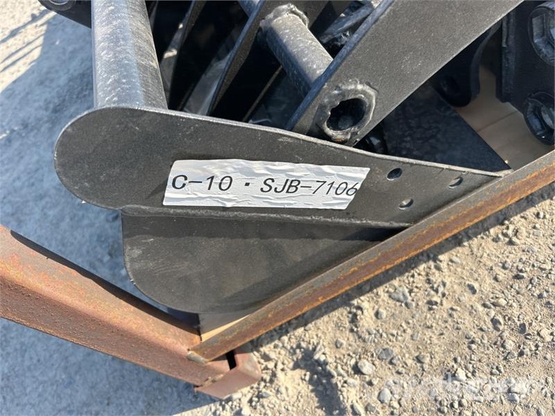 Quantity of (8) VICSEC VCA-8 Mini Excavator Attac Компоненты строительной техники