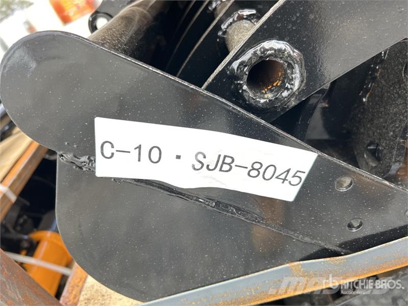 Quantity of (8) VICSEC VCA-8 Mini Excavator Attac Drugi deli