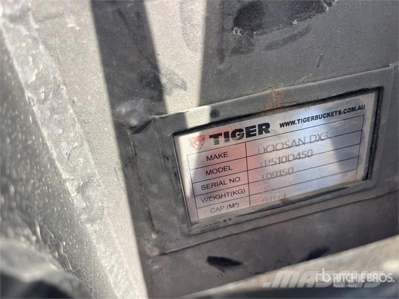  Quantity of Excavator Bucket - Fits Develon DX35 ( Baldes