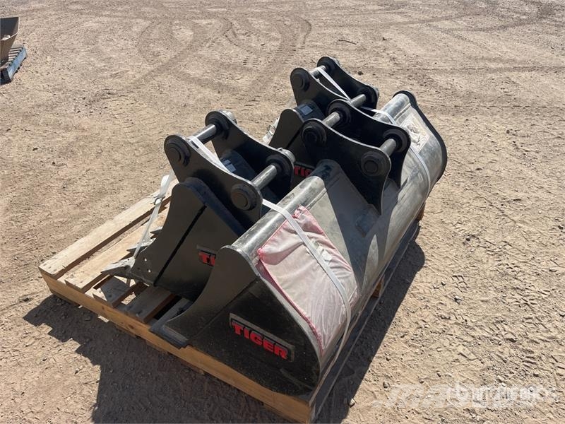  Quantity of Excavator Bucket - Fits Develon DX35 ( Baldes