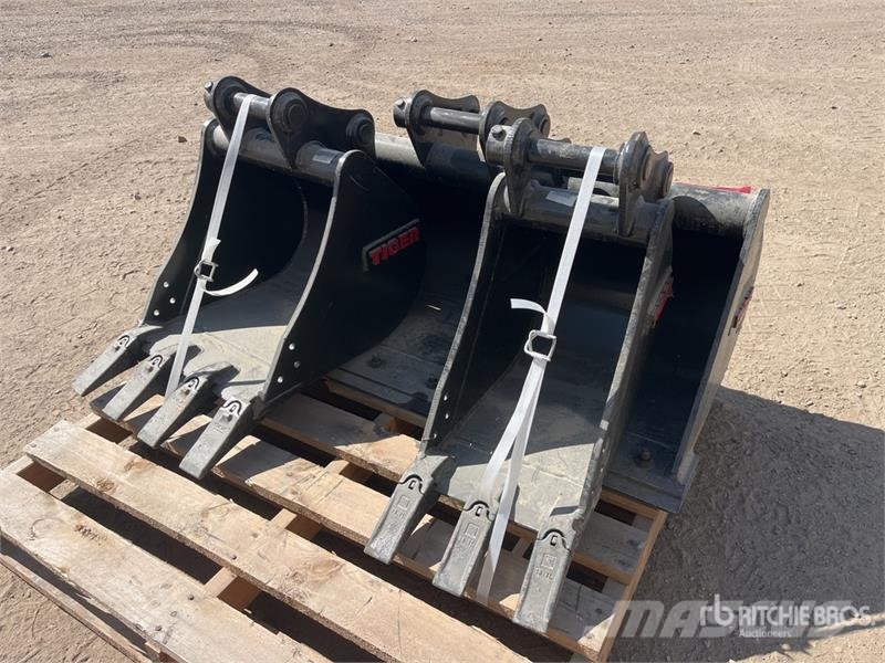  Quantity of Excavator Bucket - Fits Develon DX35 ( Baldes