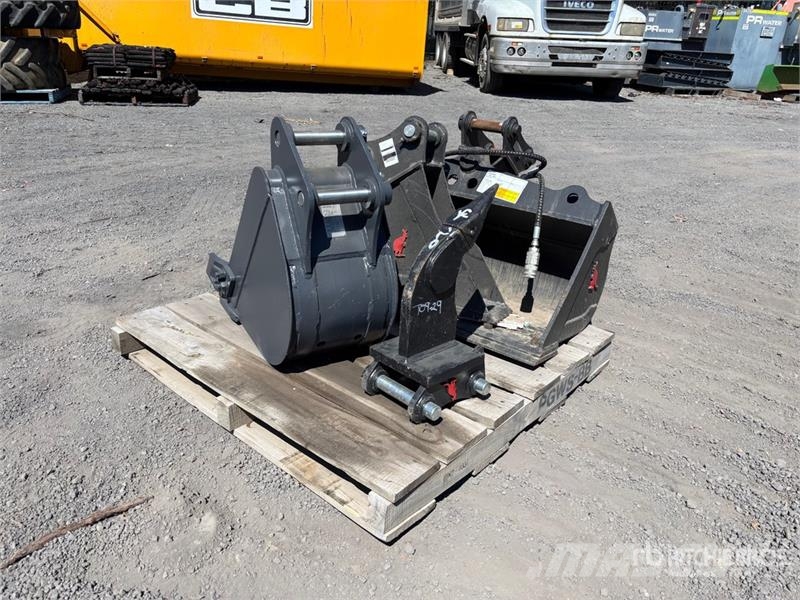 Quantity of Excavator Attachments - Fits DZ272Z & Other components