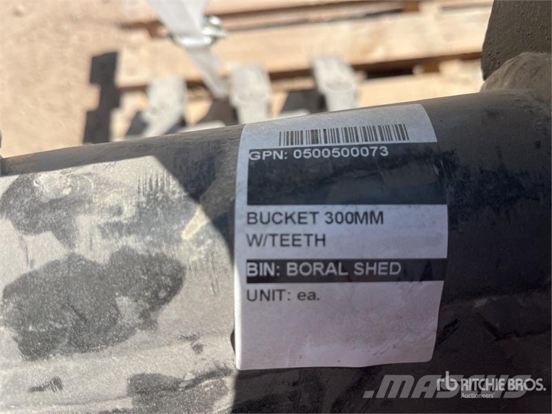  Quantity of Excavator Bucket - Fits Develon DX35 ( Baldes