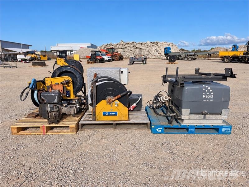  Quantity of Graco XD Hose Reels & Poly Tank Građevinarstvo – ostalo