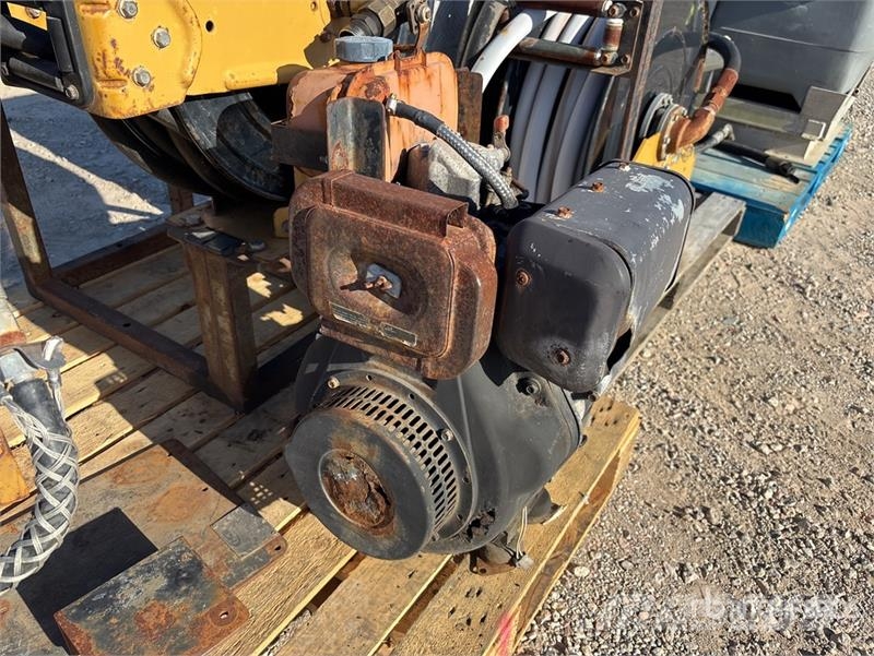  Quantity of Graco XD Hose Reels & Poly Tank Građevinarstvo – ostalo