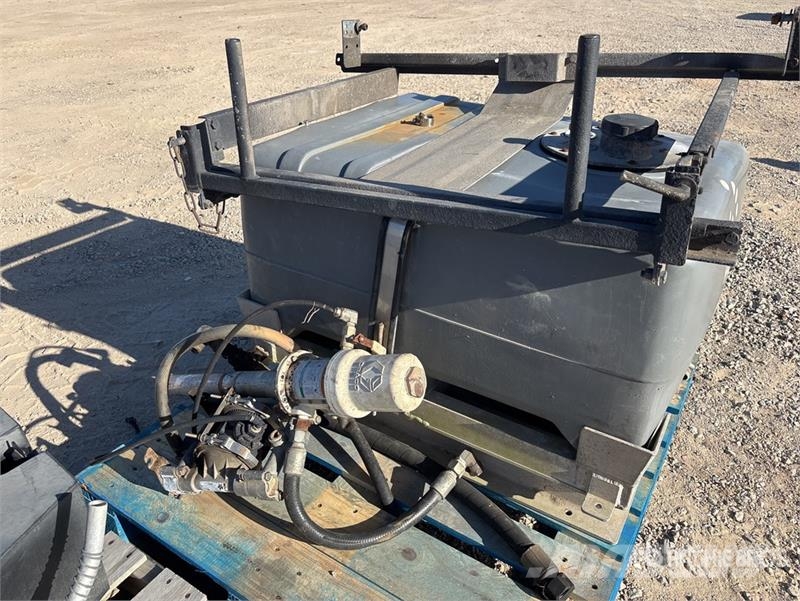  Quantity of Graco XD Hose Reels & Poly Tank Građevinarstvo – ostalo