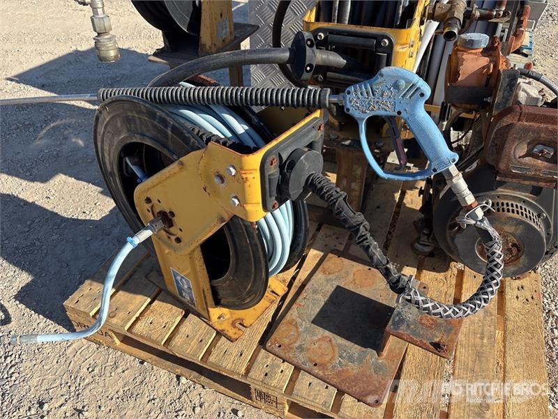  Quantity of Graco XD Hose Reels & Poly Tank Građevinarstvo – ostalo