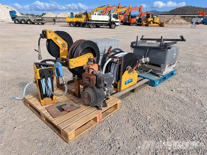  Quantity of Graco XD Hose Reels & Poly Tank Građevinarstvo – ostalo