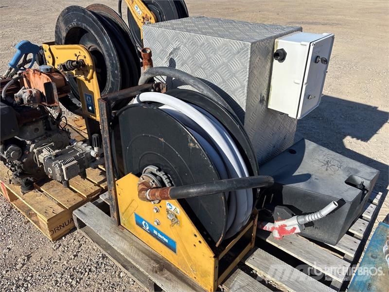  Quantity of Graco XD Hose Reels & Poly Tank Građevinarstvo – ostalo