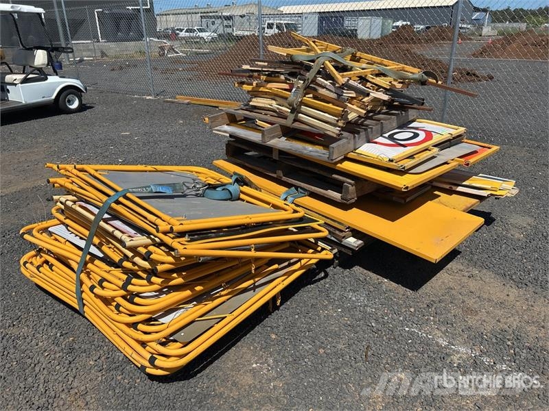  Quantity of Traffic Control Signs معدات النقل - غير ذلك